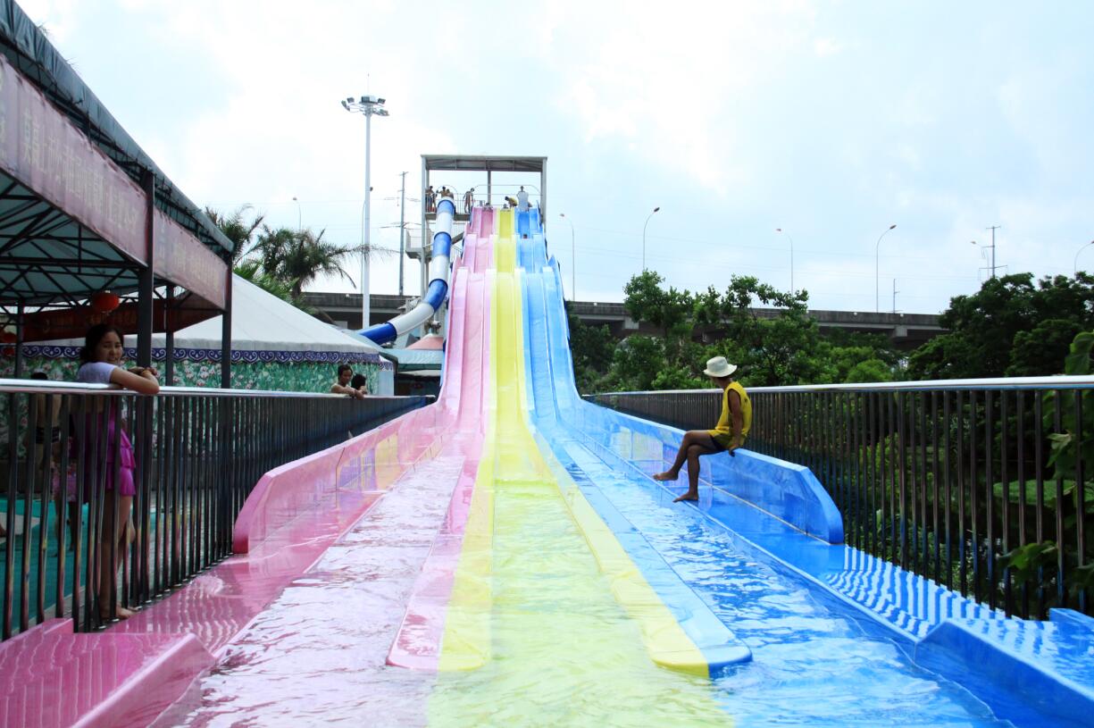 江西赣州上犹印象客家欢乐水世界---彩虹滑梯